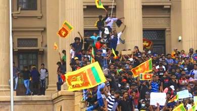​تواصل الاحتجاجات في سريلانكا لليوم المئة رغم تنحي الرئيس